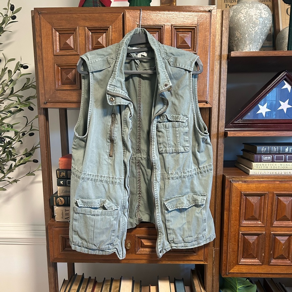 Green utility style vest/jacket